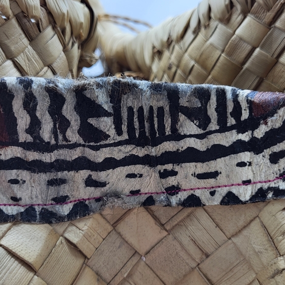 Handmade weaved large straw Fiji beach bag - Picture 5 of 16